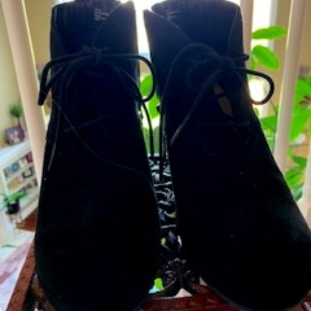 Black suede wedge Booties